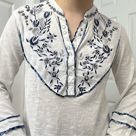 Free People Blouse Embroidered Floral White Blue Boho Dainty Size Extra Small - Picture 2 of 8
